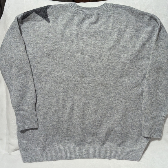 Gray Star Pattern Sweater - Picture 2 of 9